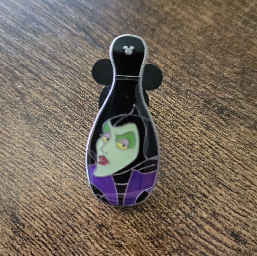 3/$20 - 4/$25 - 5/$30 - Disney Pin - Maleficent Villain Bowling Pin Set